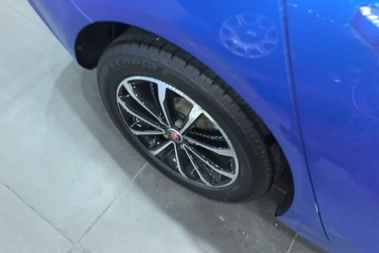 Used Roewe i5 2020 1.5L Automatic 4G Connect Luxury Flagship Edition Right Rear Wheel Hub