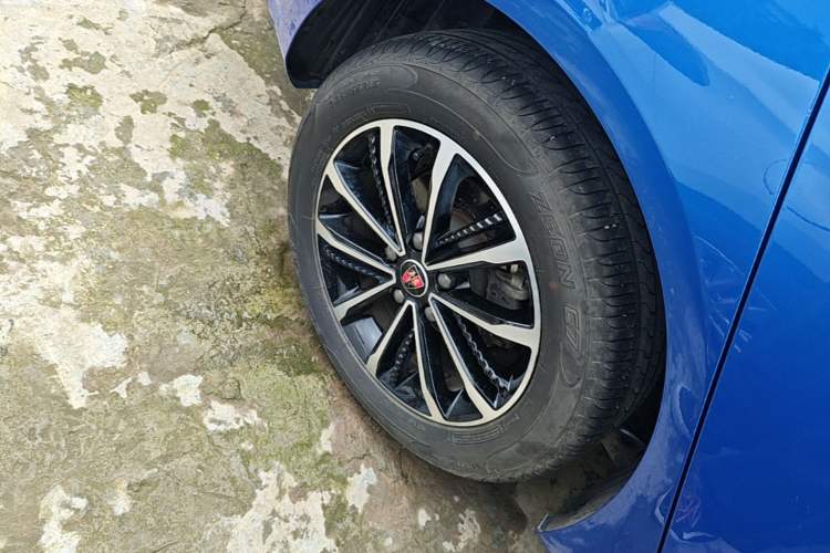 Used Roewe i5 2020 1.5L Automatic 4G Connect Luxury Flagship Edition Right Rear Wheel Hub