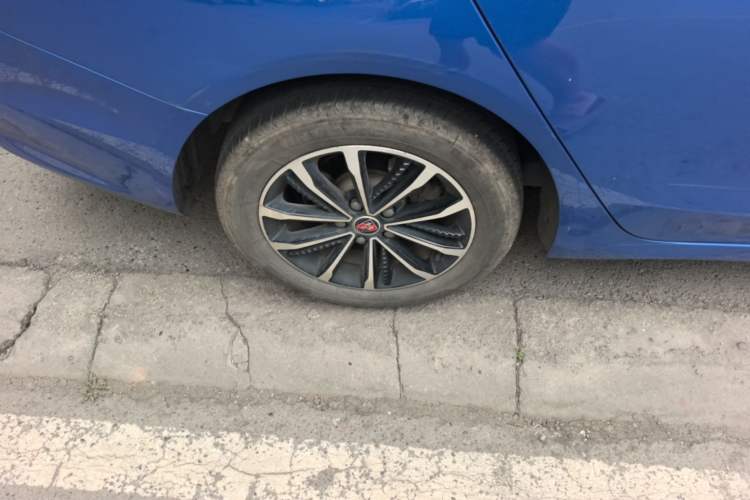 Used Roewe i5 2020 1.5L Automatic 4G Connect Luxury Flagship Edition Right Rear Wheel Hub