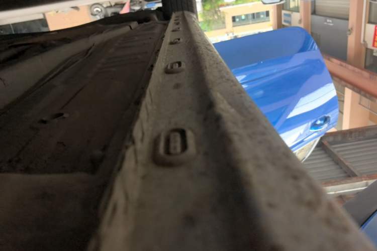 Used Roewe i5 2020 1.5L Automatic 4G Connect Luxury Flagship Edition Right Side Sill