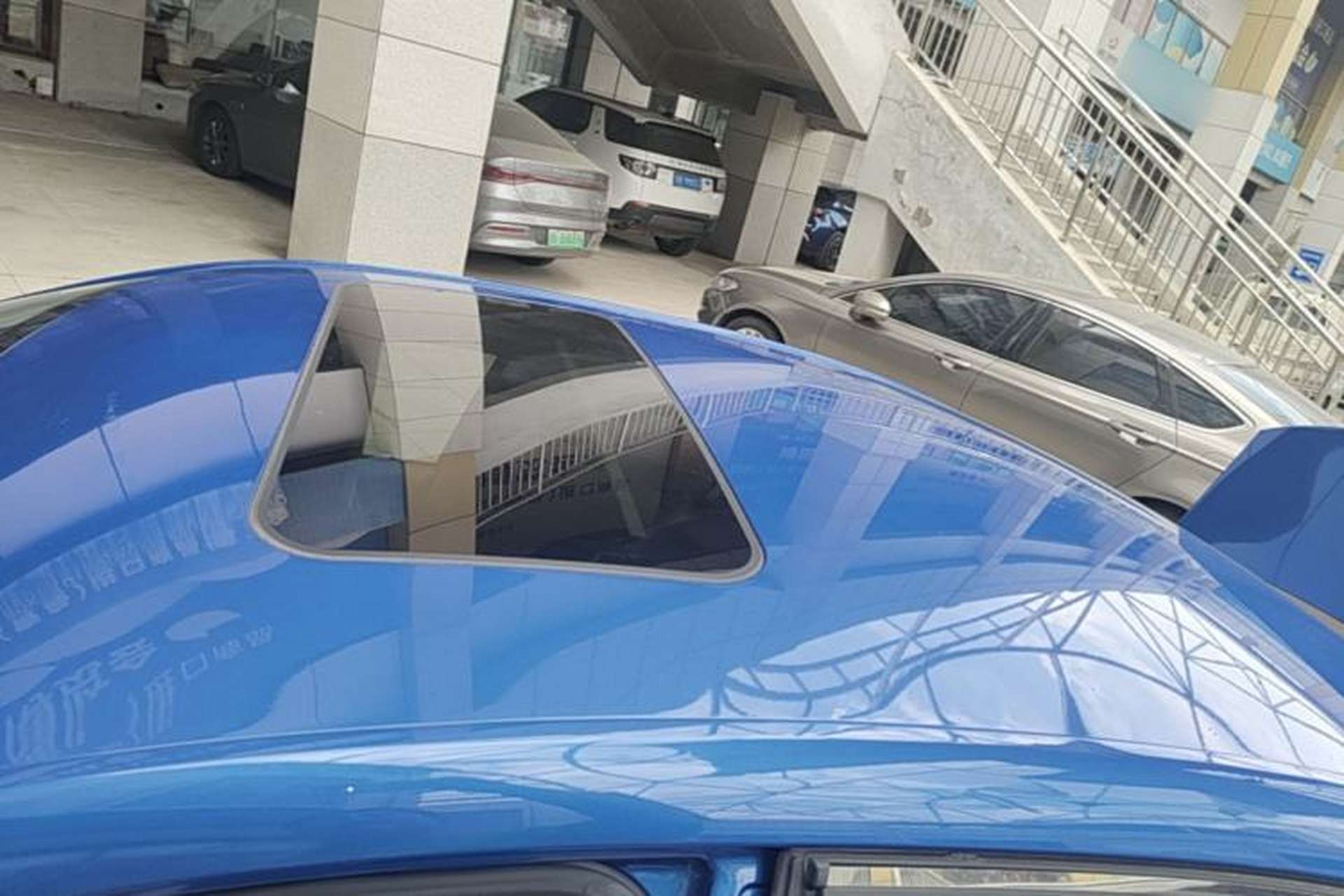 Used Roewe i5 2020 1.5L Automatic 4G Connect Luxury Flagship Edition Roof