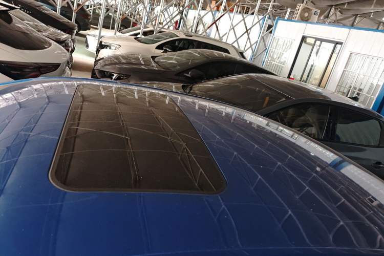 Used Roewe i5 2020 1.5L Automatic 4G Connect Luxury Flagship Edition Roof