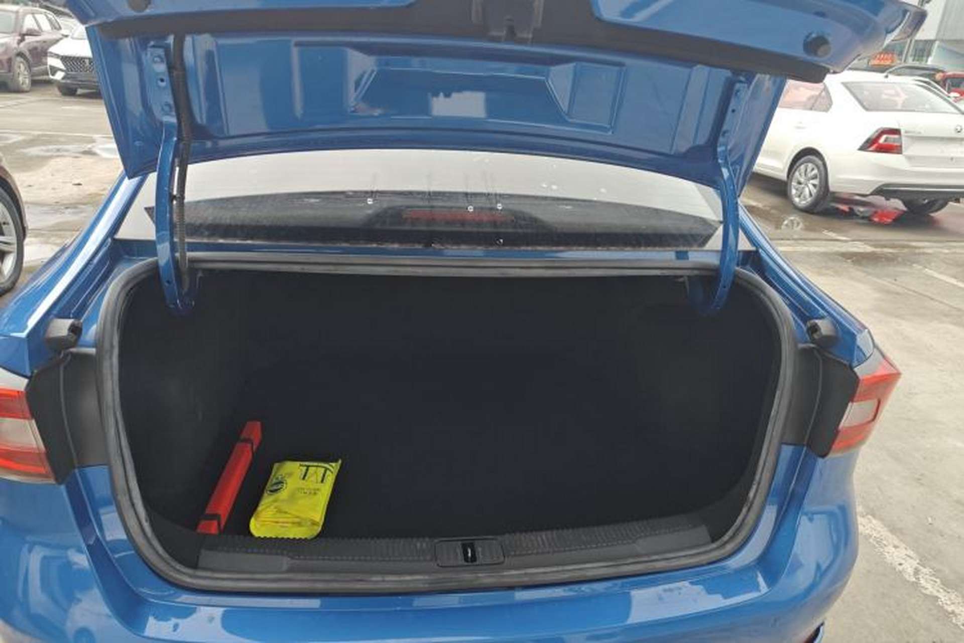 Used Roewe i5 2020 1.5L Manual 4G Connect Leehao Flagship Edition Trunk