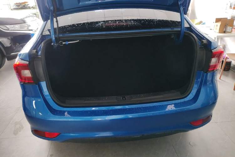Used Roewe i5 2020 1.5L Automatic 4G Connect Luxury Flagship Edition Trunk