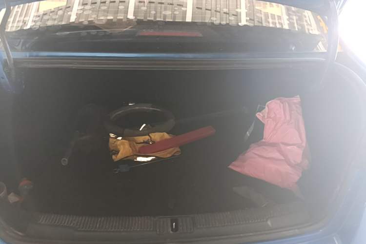 Used Roewe i5 2020 1.5L Automatic 4G Connected Linghao Edition Trunk