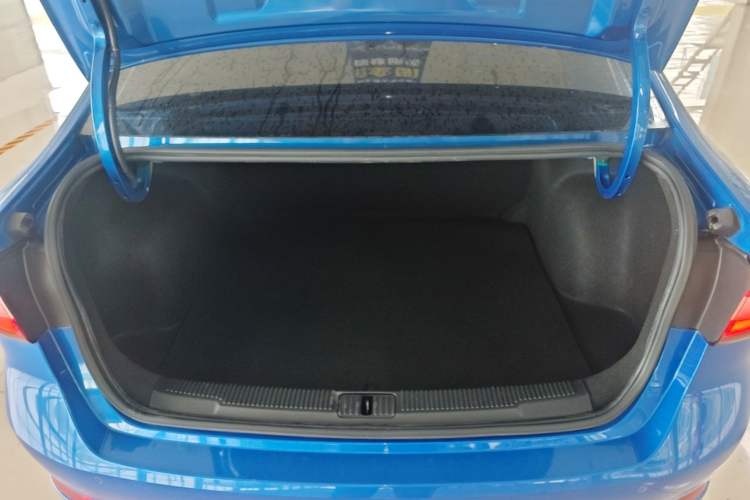 Used Roewe i5 2020 1.5L Manual 4G Connect Leehao Flagship Edition Trunk