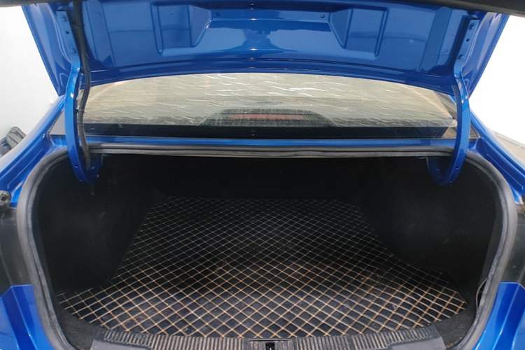 Used Roewe i5 2020 1.5L Automatic 4G Connected Linghao Edition Trunk