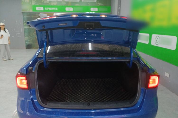 Used Roewe i5 2020 1.5L Automatic 4G Connect Luxury Flagship Edition Trunk