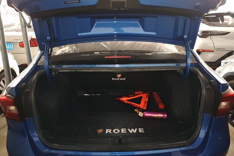 Used Roewe i5 2020 1.5L Automatic 4G Connect Luxury Flagship Edition Trunk