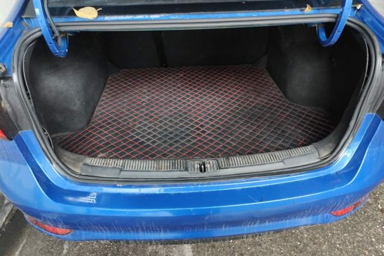 Used Roewe i5 2020 1.5L Manual 4G Connect Leehao Flagship Edition Trunk