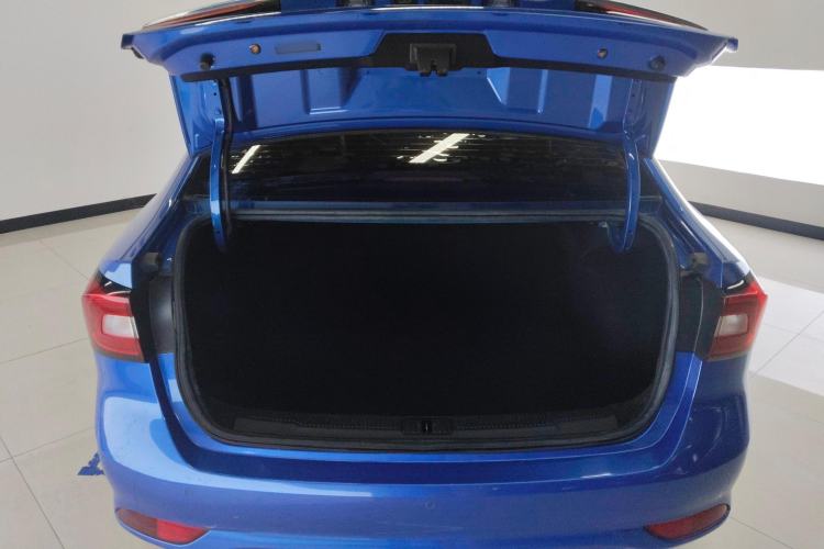 Used Roewe i5 2020 1.5L Automatic 4G Connect Luxury Flagship Edition Trunk