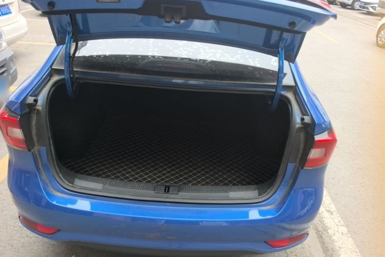 Used Roewe i5 2020 1.5L Automatic 4G Connect Luxury Flagship Edition Trunk