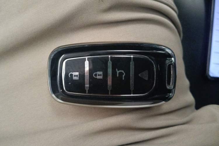 Used Roewe i5 2020 1.5L Automatic 4G Connect Luxury Flagship Edition Vehicle Key