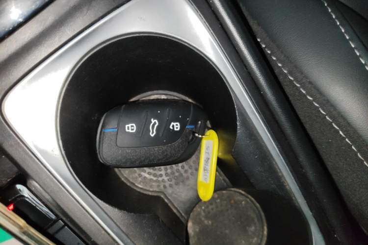 Used Roewe i5 2020 1.5L Automatic 4G Connect Luxury Flagship Edition Vehicle Key
