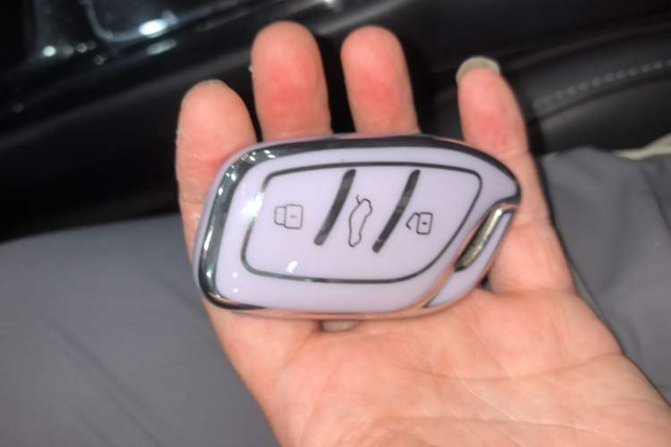 Used Roewe i5 2020 1.5L Automatic 4G Connect Luxury Flagship Edition Vehicle Key