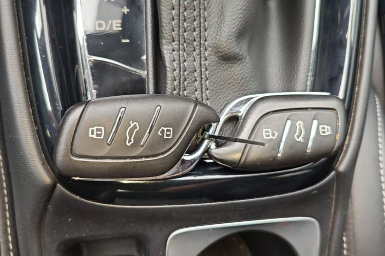Used Roewe i5 2020 1.5L Automatic 4G Connect Luxury Flagship Edition Vehicle Key