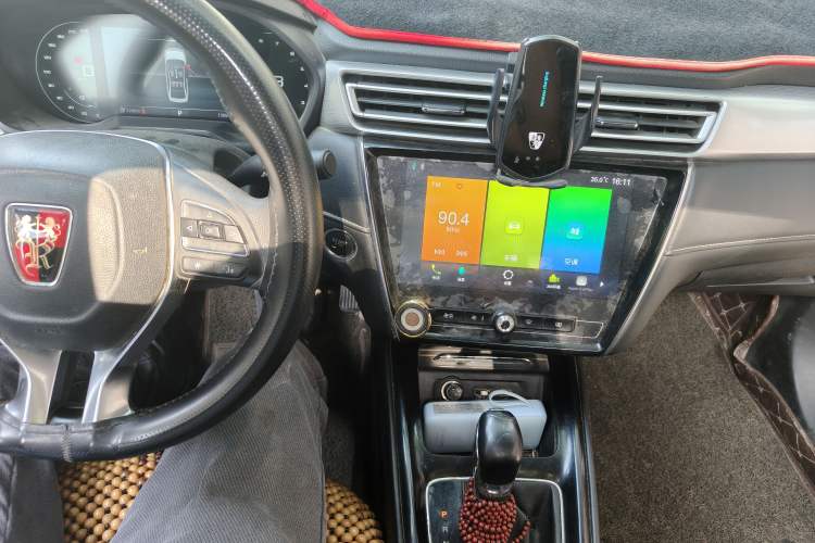 Used Roewe i5 2020 1.5L Automatic 4G Connect Luxury Flagship Edition Audio And AC Panel