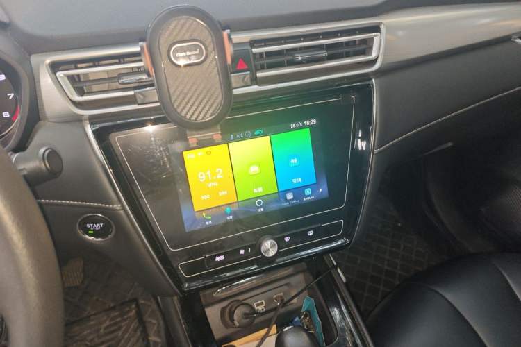 Used Roewe i5 2020 1.5L Automatic 4G Connected Linghao Edition Audio And AC Panel