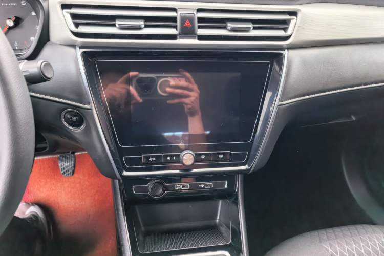 Used Roewe i5 2020 1.5L Manual 4G Connect Luxury Edition Audio And AC Panel