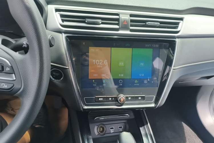 Used Roewe i5 2020 1.5L Automatic 4G Connect Luxury Flagship Edition Audio And AC Panel