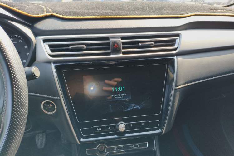 Used Roewe i5 2020 1.5L Manual 4G Connect Luxury Edition Audio And AC Panel