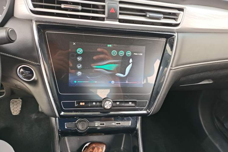 Used Roewe i5 2020 1.5L Manual 4G Connect Leehao Flagship Edition Audio And AC Panel