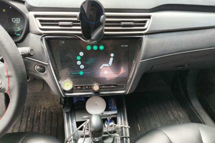 Used Roewe i5 2020 1.5L Automatic 4G Connected Leading Intelligent Driving Edition Audio And AC Panel