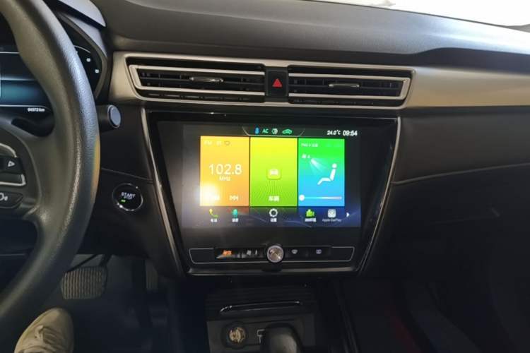 Used Roewe i5 2020 1.5L Automatic 4G Connect Luxury Flagship Edition Audio And AC Panel