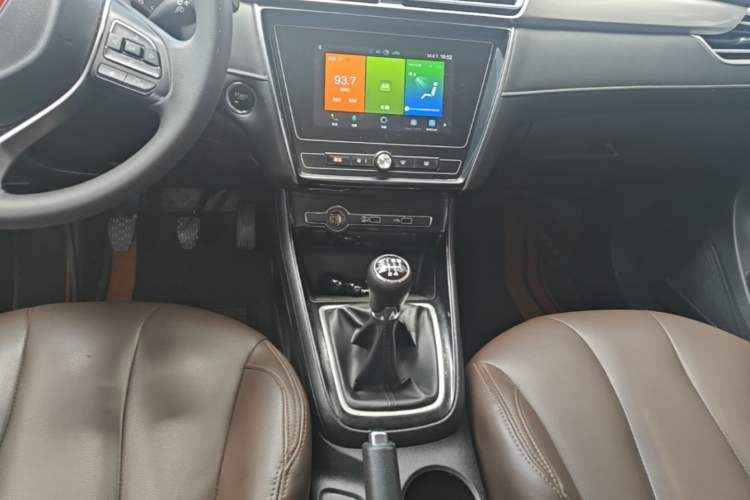 Used Roewe i5 2020 1.5L Manual 4G Connect Luxury Edition Audio And AC Panel