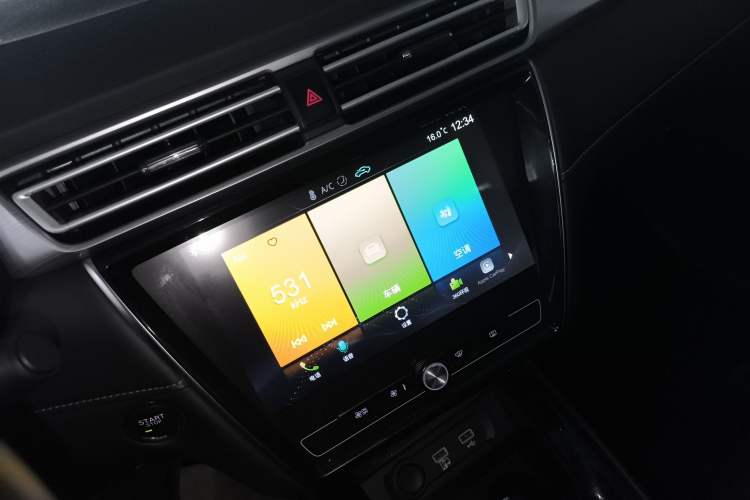 Used Roewe i5 2020 1.5L Automatic 4G Connect Luxury Flagship Edition Audio And AC Panel