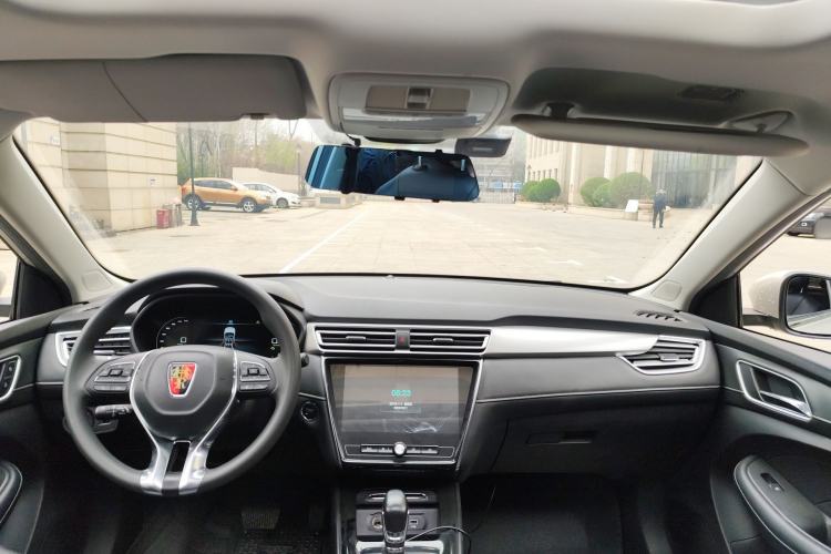 Used Roewe i5 2020 1.5L Automatic 4G Connect Luxury Flagship Edition Center Console