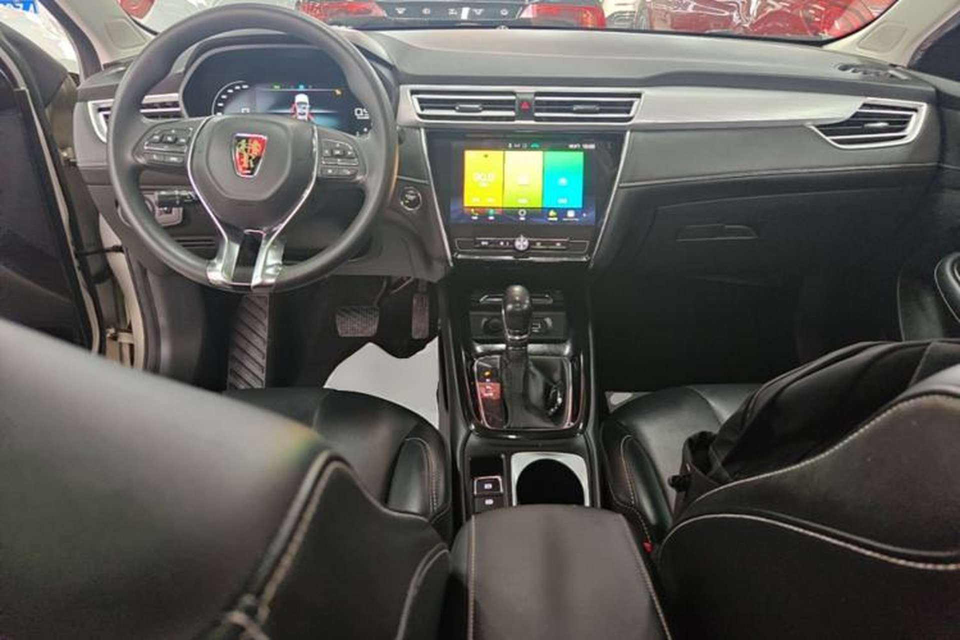 Used Roewe i5 2020 1.5L Automatic 4G Connect Luxury Flagship Edition Center Console