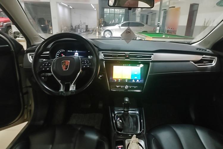 Used Roewe i5 2020 1.5L Automatic 4G Connect Luxury Flagship Edition Center Console