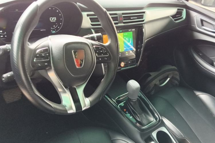 Used Roewe i5 2020 1.5L Automatic 4G Connect Luxury Flagship Edition Center Console