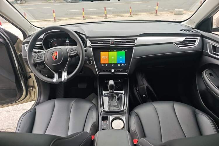Used Roewe i5 2020 1.5L Automatic 4G Connect Luxury Flagship Edition Center Console