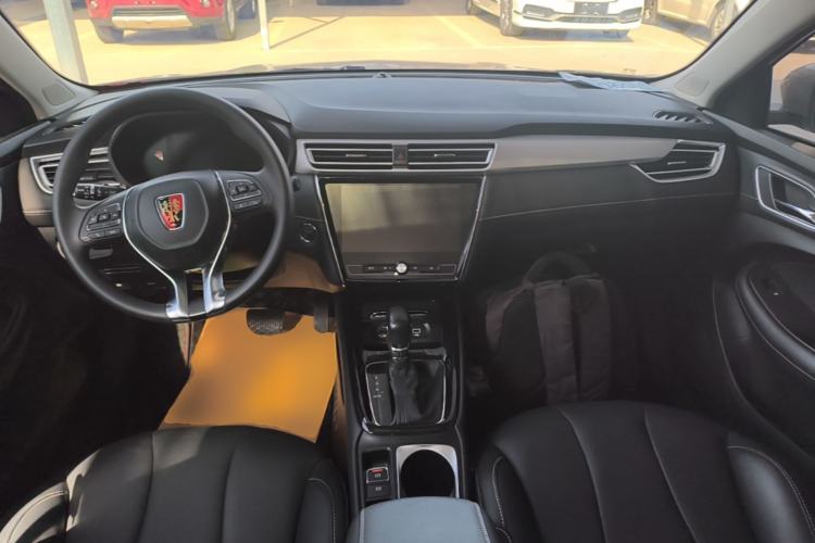 Used Roewe i5 2020 1.5L Automatic 4G Connect Luxury Flagship Edition Center Console