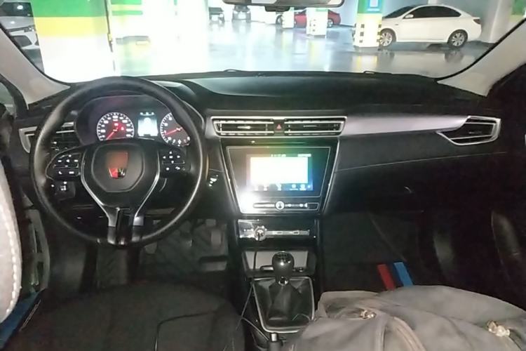 Used Roewe i5 2020 1.5L Manual 4G Connect Luxury Edition Center Console