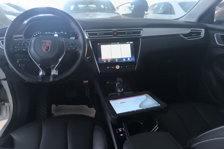 Used Roewe i5 2020 1.5L Automatic 4G Connect Luxury Flagship Edition Center Console