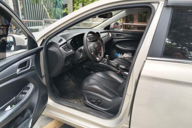 Used Roewe i5 2020 1.5L Automatic 4G Connected Leading Intelligent Driving Edition Driver Seat