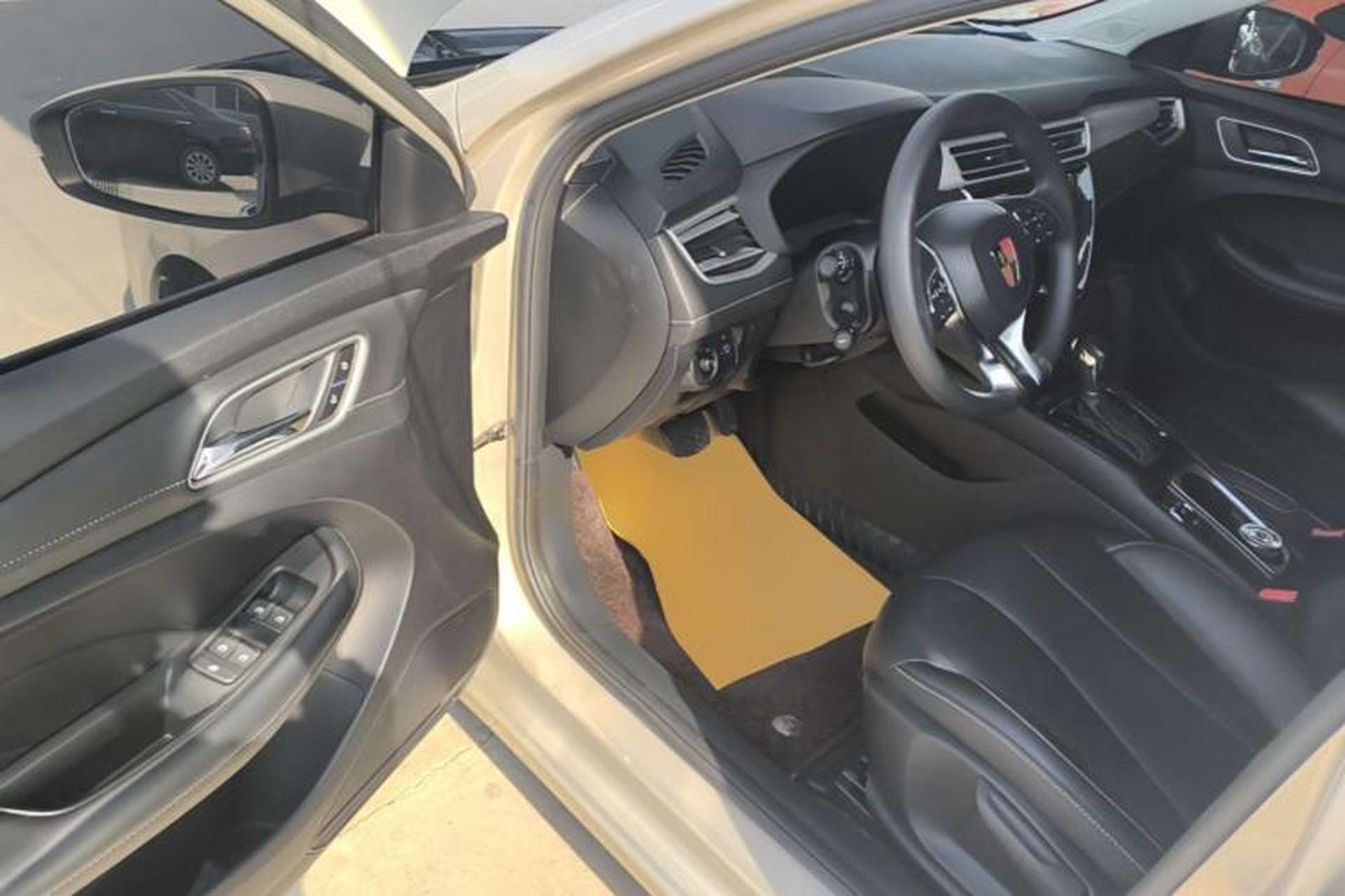 Used Roewe i5 2020 1.5L Automatic 4G Connect Luxury Flagship Edition Driver Seat