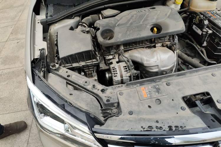 Used Roewe i5 2020 1.5L Automatic 4G Connect Luxury Flagship Edition Engine Bay Right