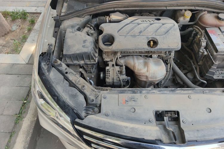 Used Roewe i5 2020 1.5L Automatic 4G Connect Luxury Flagship Edition Engine Bay Right