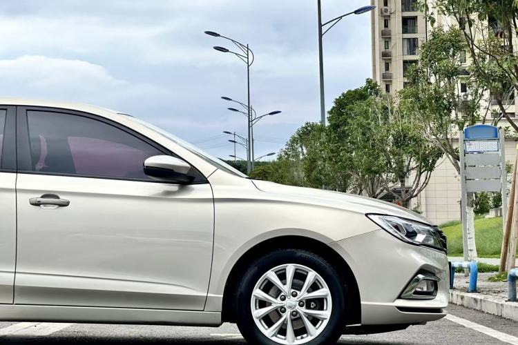 Used Roewe i5 2020 1.5L Manual 4G Connect Luxury Edition Exterior 10