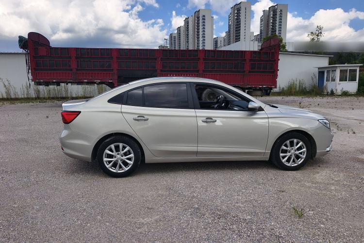 Used Roewe i5 2020 1.5L Manual 4G Connect Luxury Edition Exterior 2