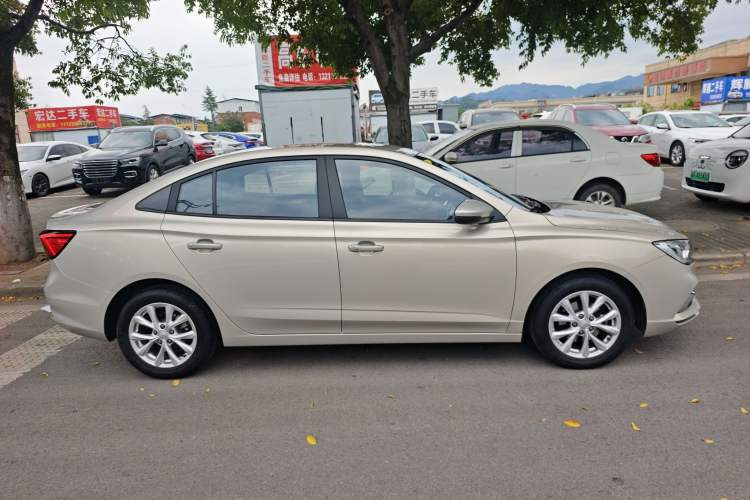 Used Roewe i5 2020 1.5L Manual 4G Connect Luxury Edition Exterior 2