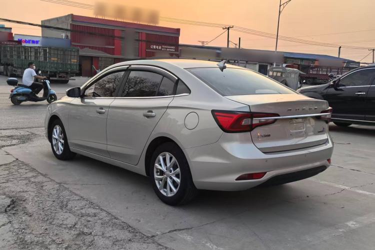 Used Roewe i5 2020 1.5L Manual 4G Connect Luxury Edition Exterior 3