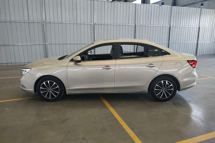 Used Roewe i5 2020 1.5L Automatic 4G Connect Luxury Flagship Edition Exterior 3
