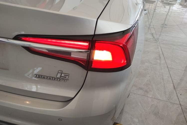 Used Roewe i5 2020 1.5L Automatic 4G Connect Luxury Flagship Edition Exterior 3