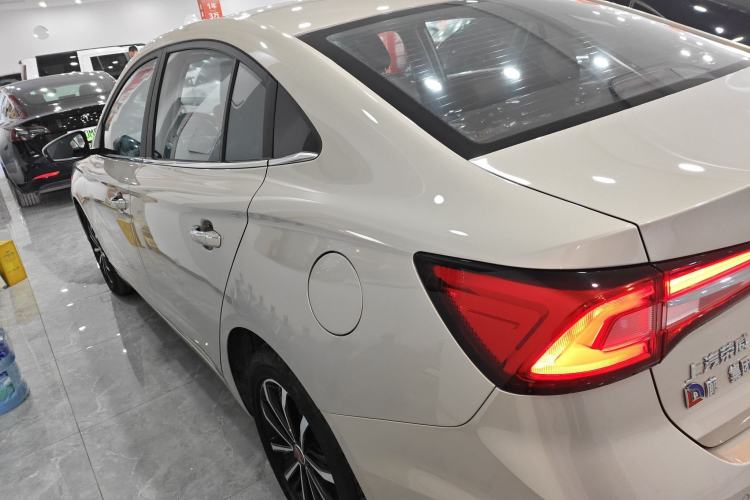 Used Roewe i5 2020 1.5L Automatic 4G Connect Luxury Flagship Edition Exterior 3