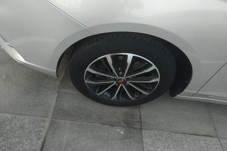 Used Roewe i5 2020 1.5L Manual 4G Connect Leehao Flagship Edition Exterior 4
